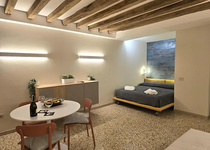 Cozy With Canal View