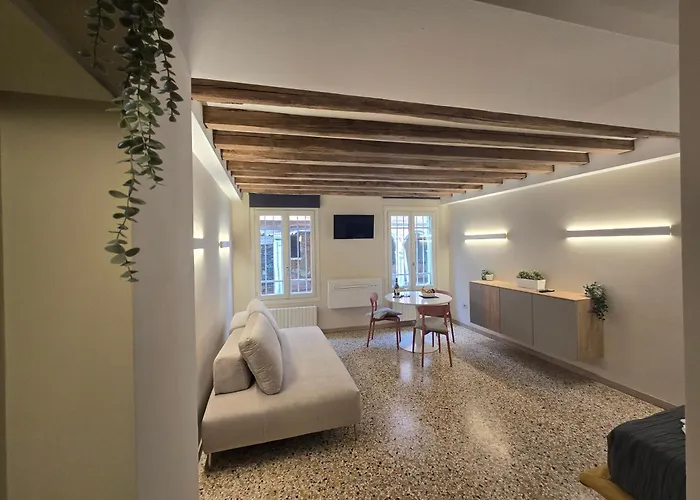 Cozy With Canal View * Benátky