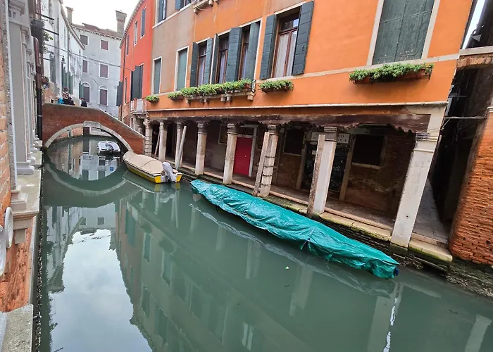 Cozy With Canal View * Benátky