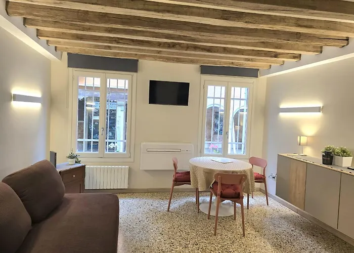 Cozy With Canal View