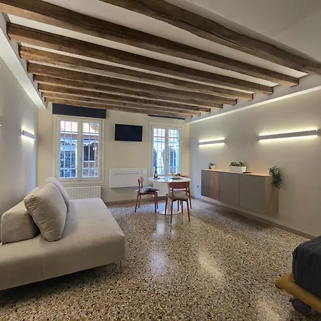 Cozy With Canal View Appartement