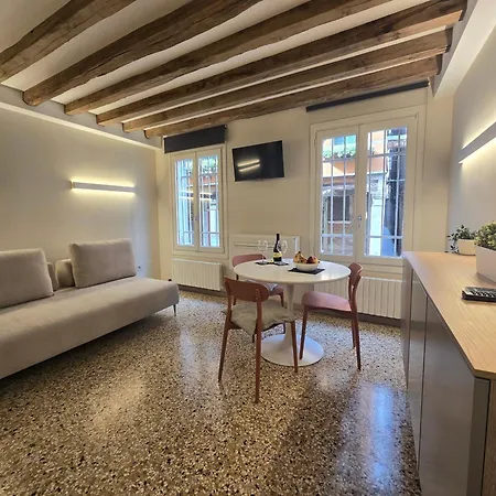 Apartment Cozy With Canal View *