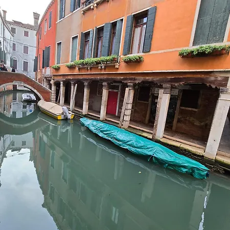 Cozy With Canal View * Venice
