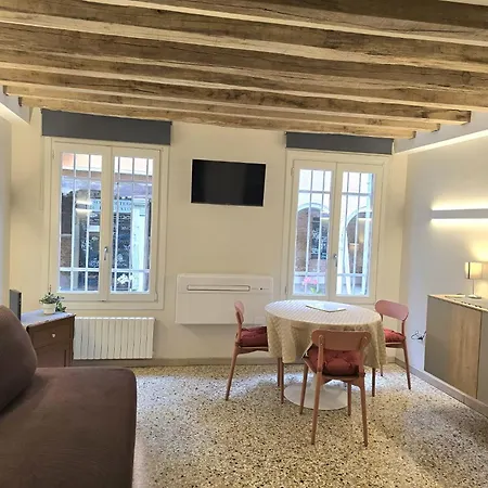 Cozy With Canal View