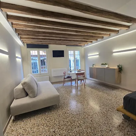 Cozy With Canal View Apartamento *