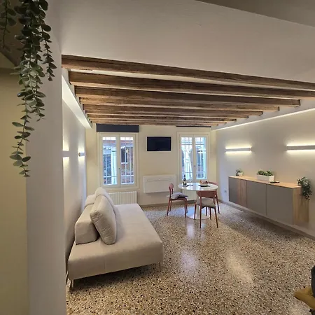 Cozy With Canal View * Veneza