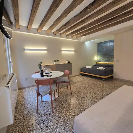 Cozy With Canal View Apartamento