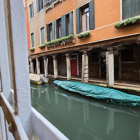 Cozy With Canal View *