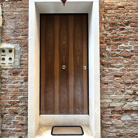 Cozy With Canal View Apartamento *