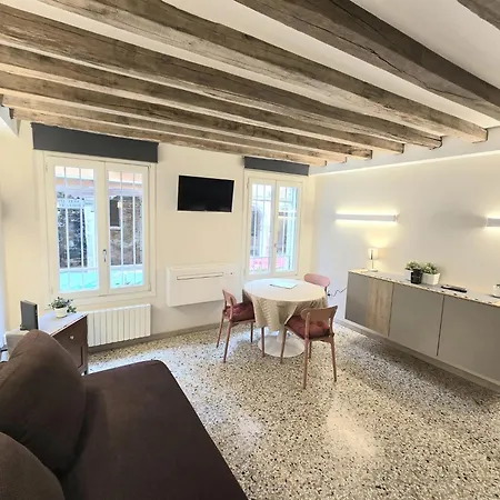 Apartment Cozy With Canal View *