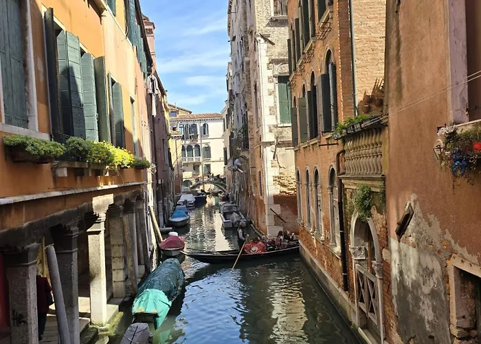 شقة Cozy With Canal View