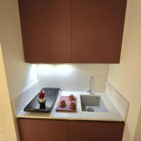 Апартаменты Cozy With Canal View Венеция